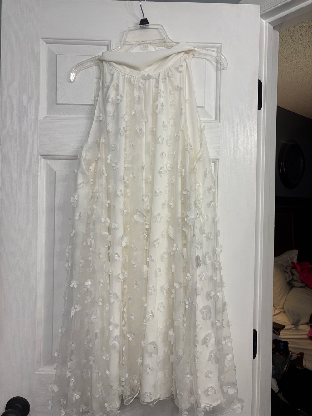entro White Sleeveless Gathered Bodice dress with tie